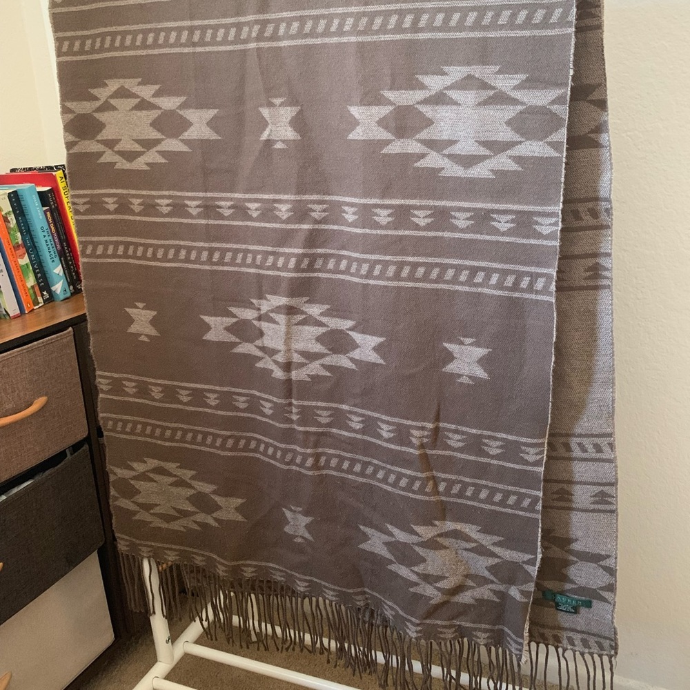 Ralph Lauren Fringed Blanket Scarf Shawl Wrap with Aztec Tribal Pattern Non-Wool